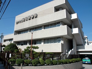 豊中市立岡町図書館