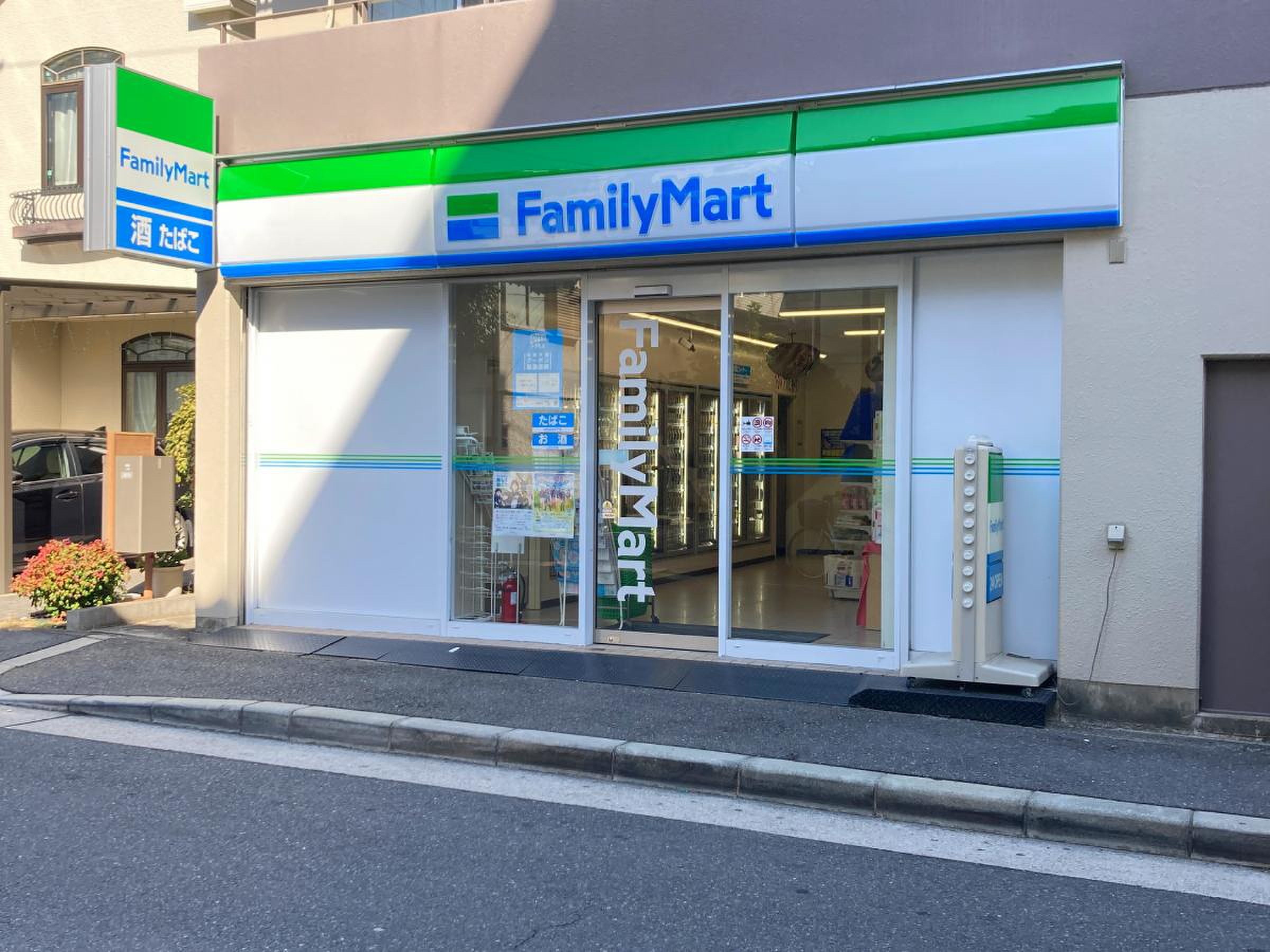 ファミリーマート長居西店
